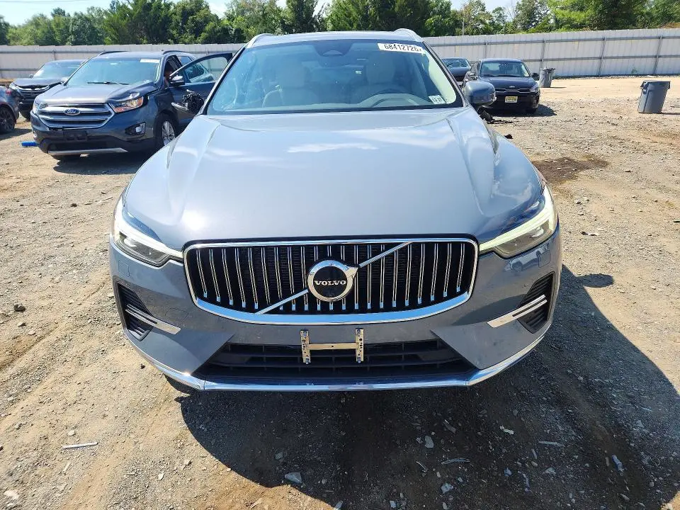 2023 VOLVO XC60 PLUS  