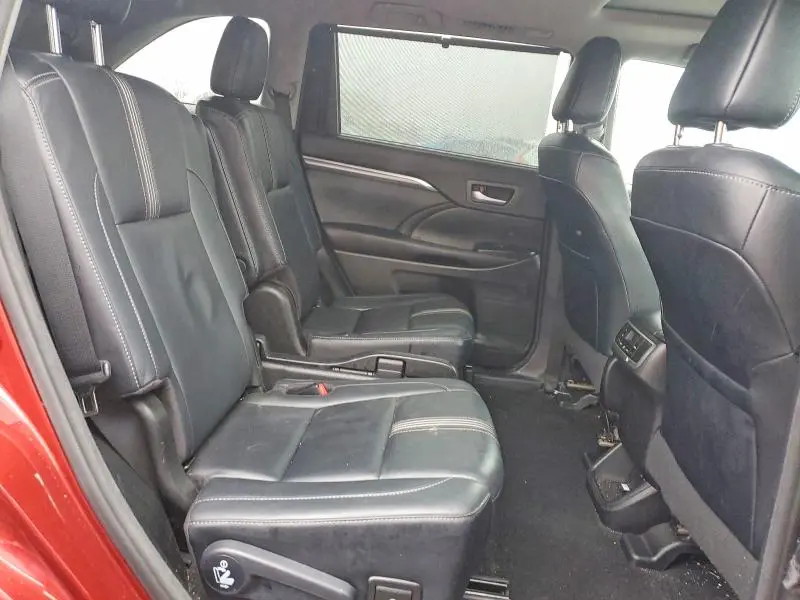 2017 TOYOTA HIGHLANDER SE  