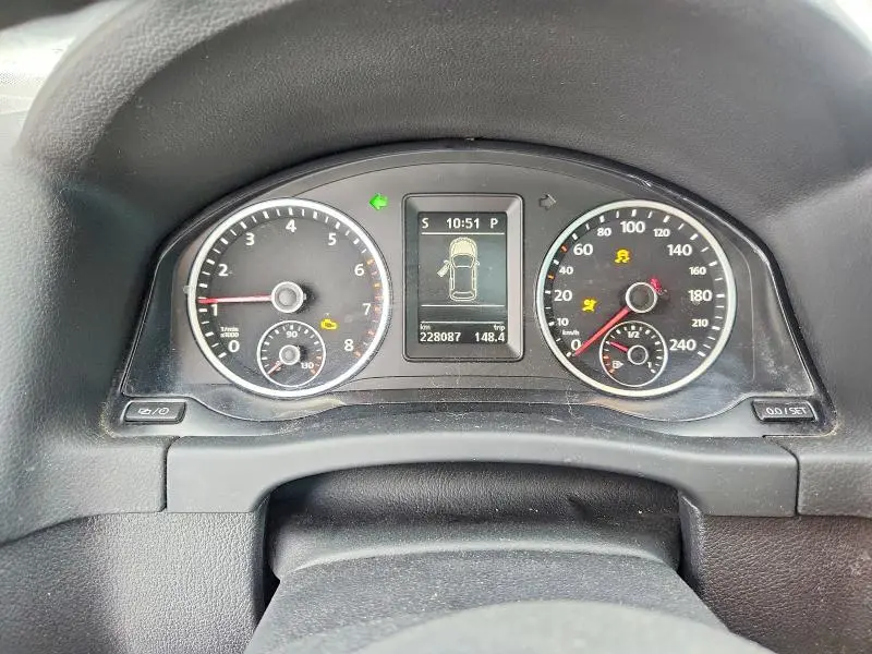 2013 VOLKSWAGEN TIGUAN S  