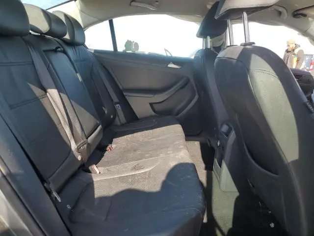 2011 VOLKSWAGEN JETTA SE  