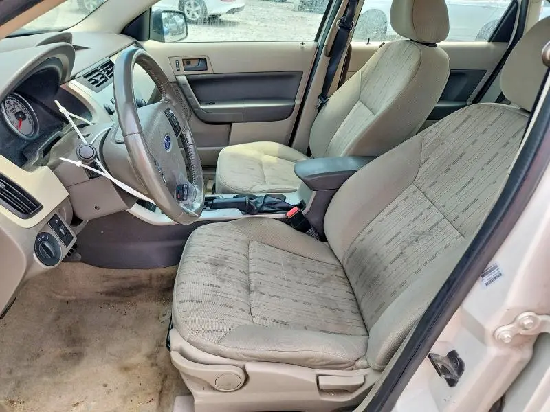 2010 FORD FOCUS SE  