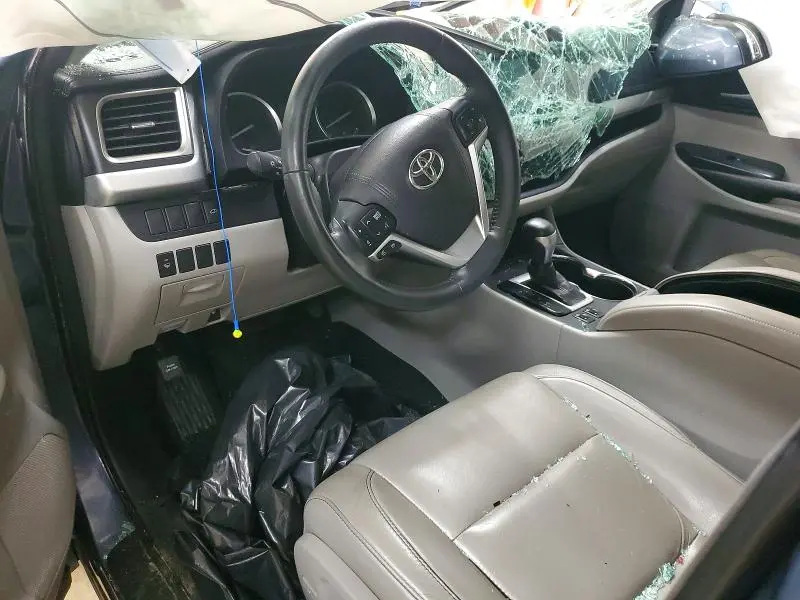 2016 TOYOTA HIGHLANDER XLE  