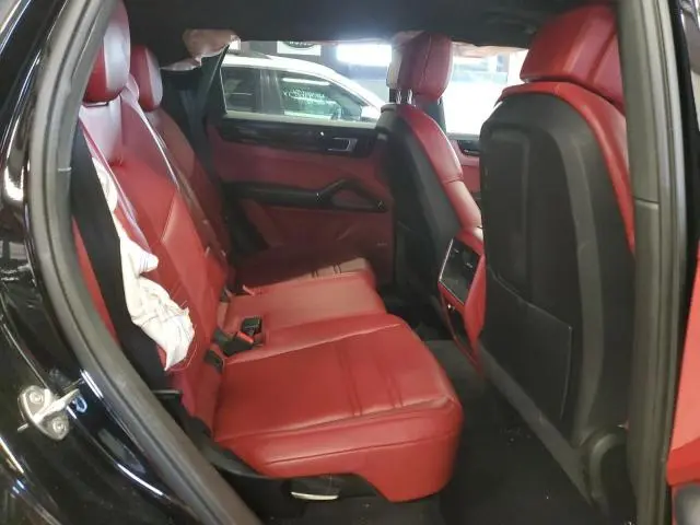 2021 PORSCHE CAYENNE S