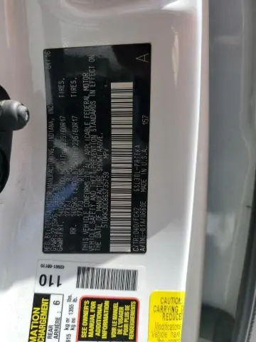 2016 TOYOTA SIENNA LE  