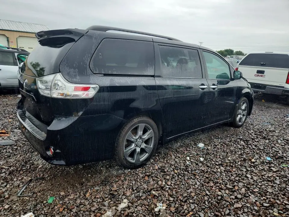 2018 TOYOTA SIENNA SE 8-PASSENGER  