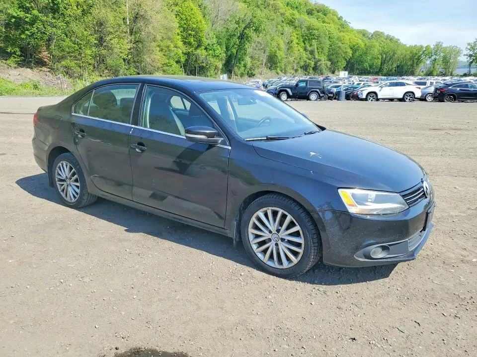 2011 VOLKSWAGEN JETTA SEL  
