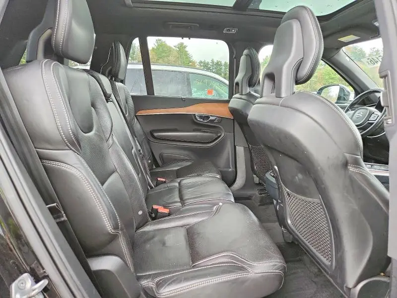 2017 VOLVO XC90 T6  