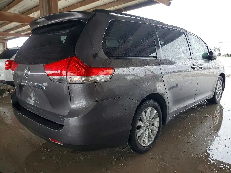 2011 TOYOTA SIENNA LIMITED 7-PASSENGER  