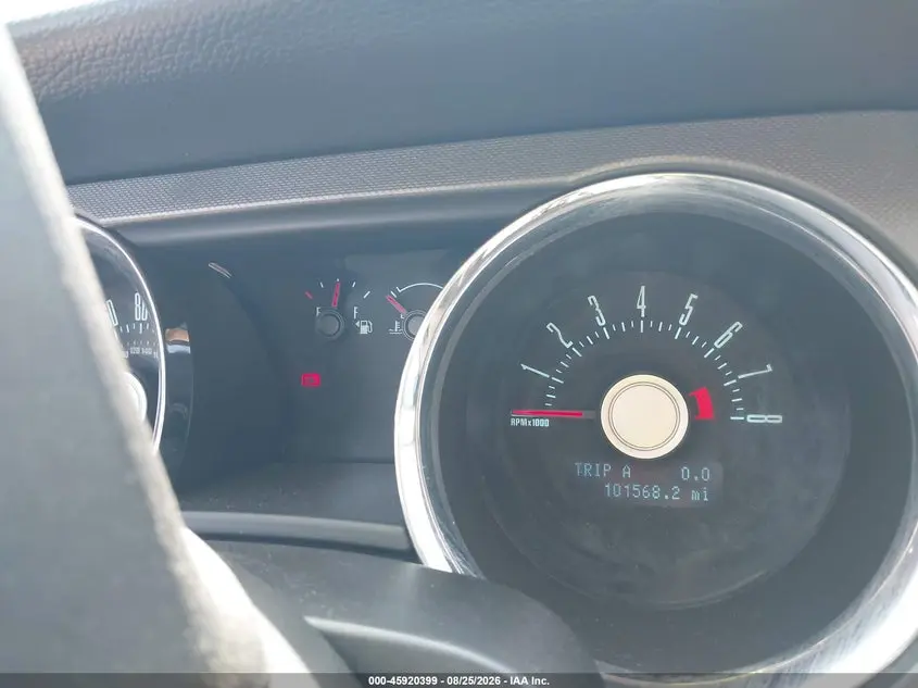 2011 FORD MUSTANG V6