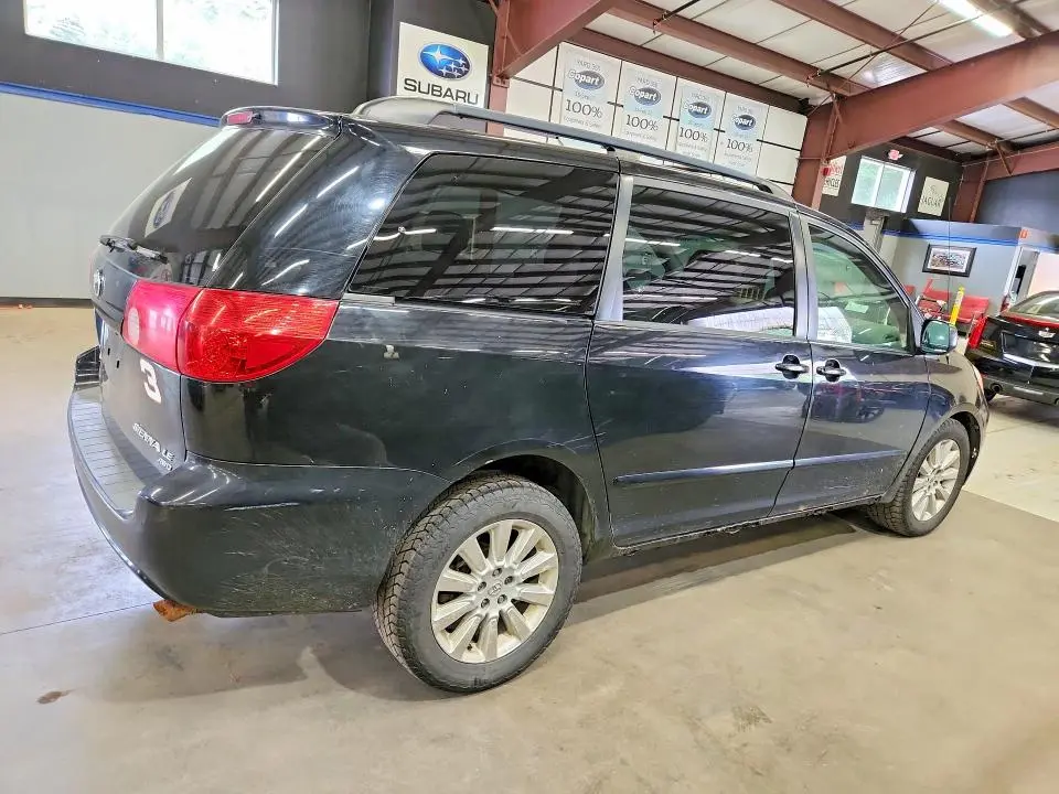 2010 TOYOTA SIENNA LE  