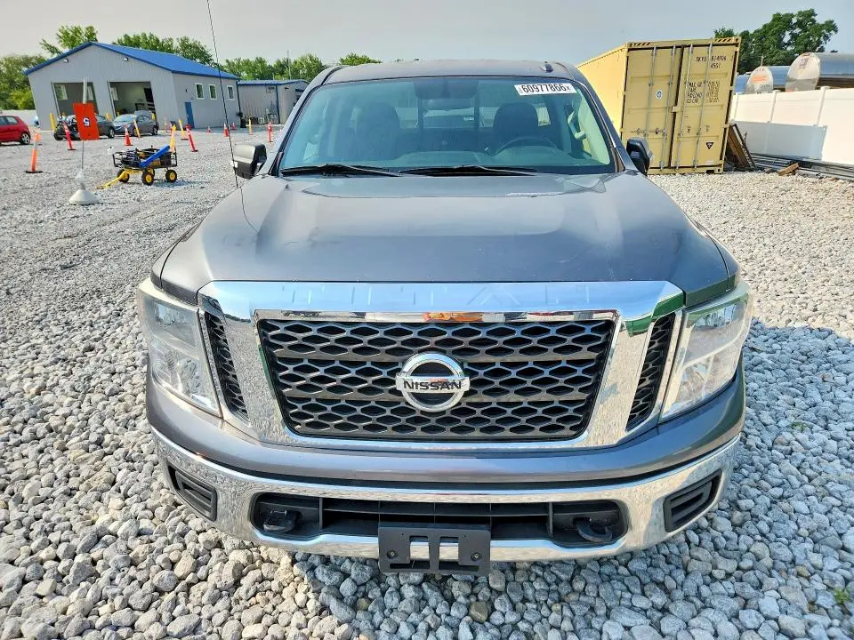 2017 NISSAN TITAN SV  