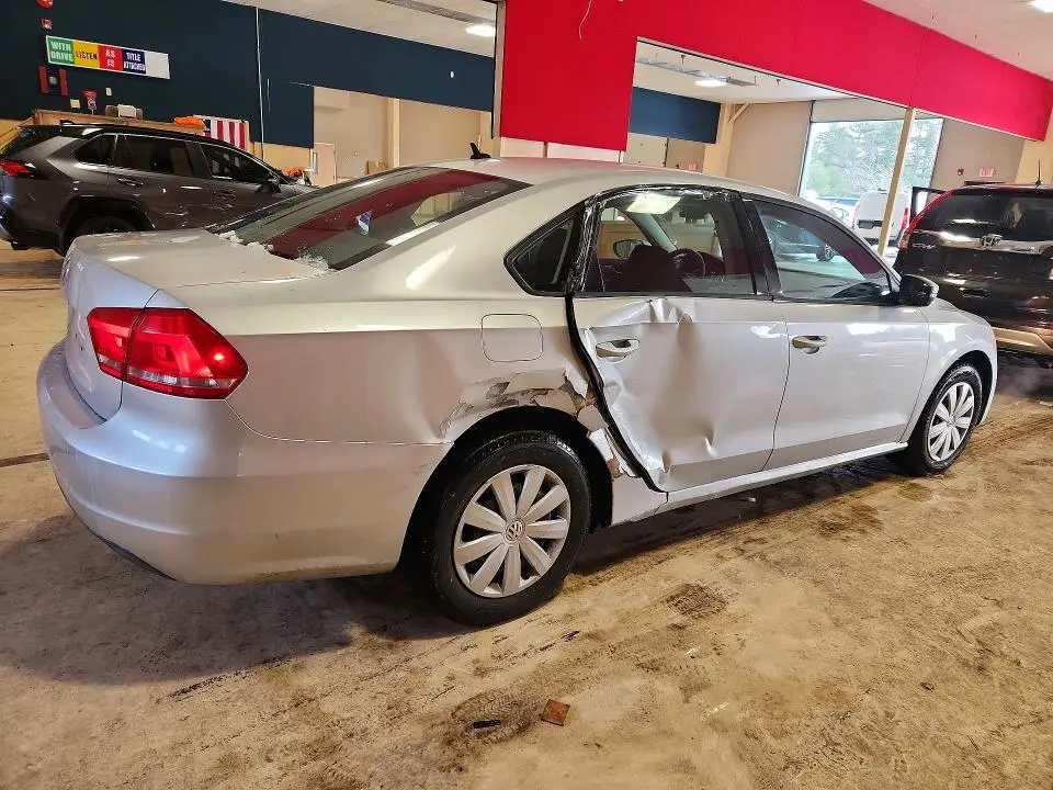 2012 VOLKSWAGEN PASSAT S  