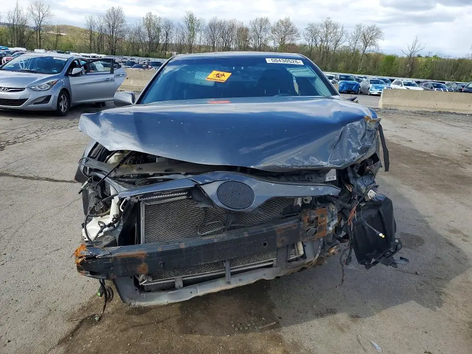 2011 TOYOTA CAMRY SE V6  