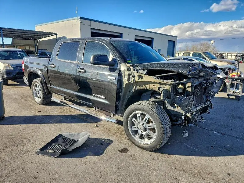 2016 TOYOTA TUNDRA CREWMAX SR5  