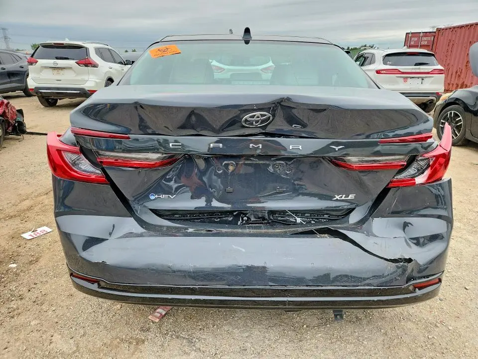 2025 TOYOTA CAMRY XLE  