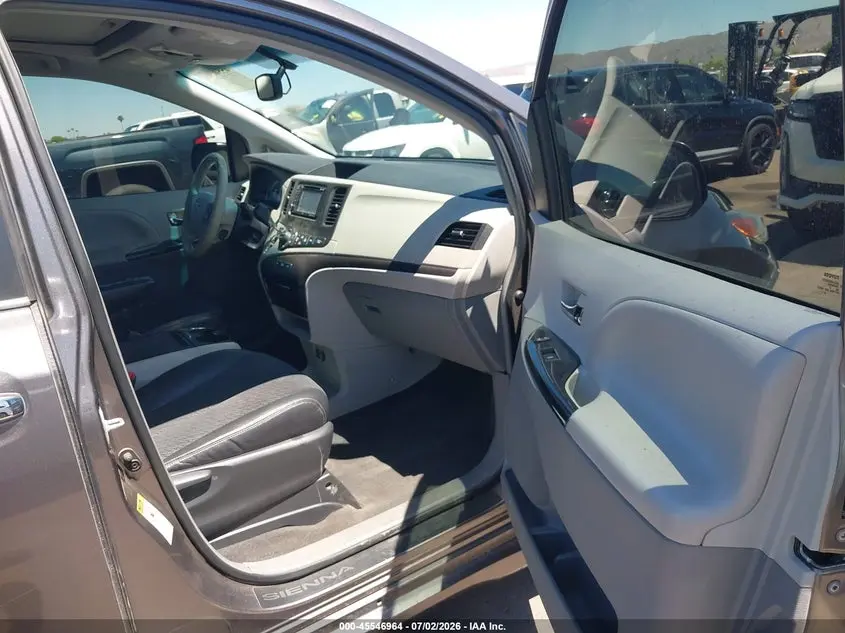 2014 TOYOTA SIENNA SE 8 PASSENGER