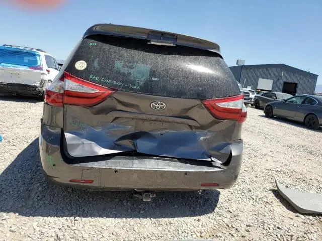 2016 TOYOTA SIENNA XLE  