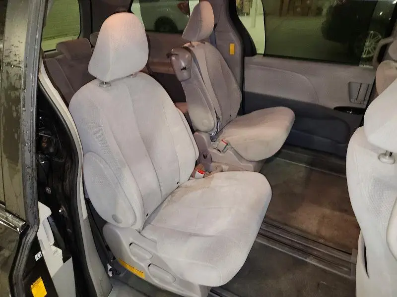 2014 TOYOTA SIENNA LE  