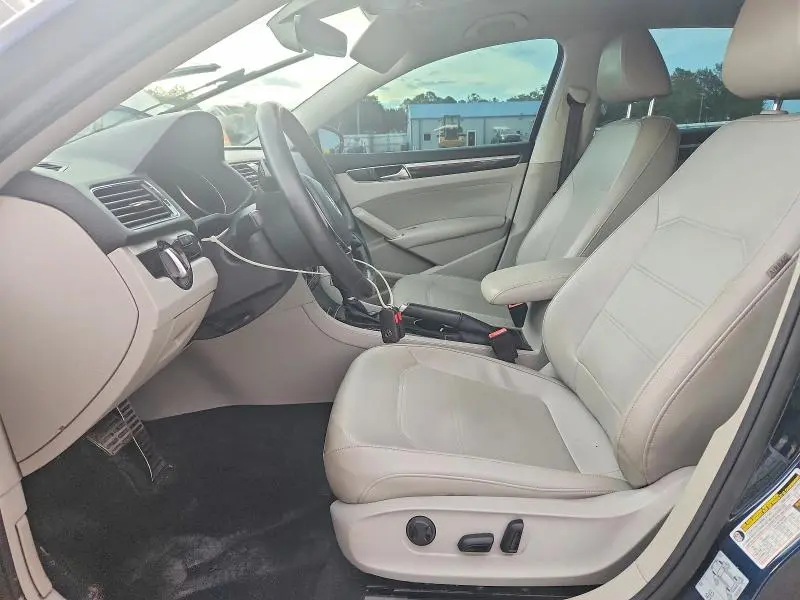 2019 VOLKSWAGEN PASSAT SE R-LINE  