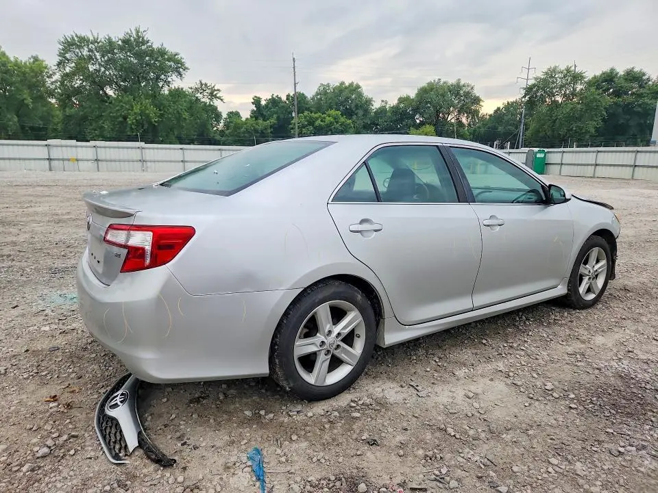 2013 TOYOTA CAMRY SE  