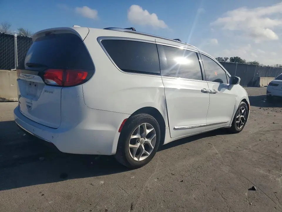 2017 CHRYSLER PACIFICA TOURING L PLUS  