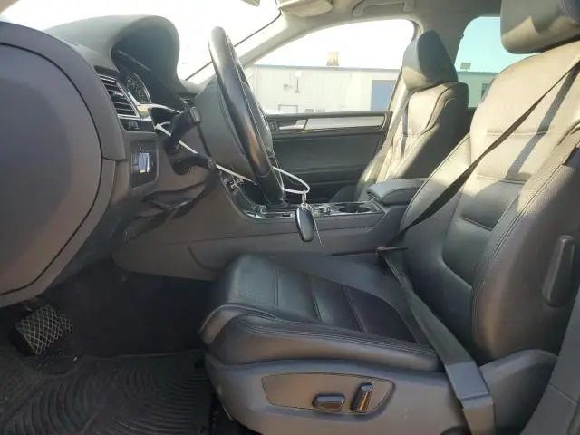 2012 VOLKSWAGEN TOUAREG V6  