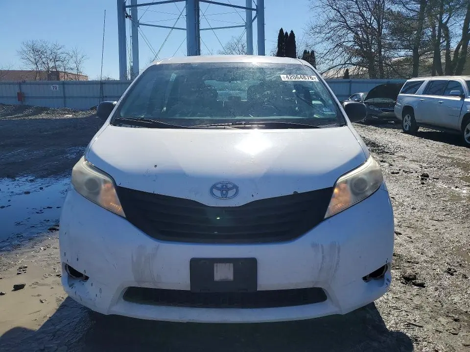 2014 TOYOTA SIENNA L 7-PASSENGER  