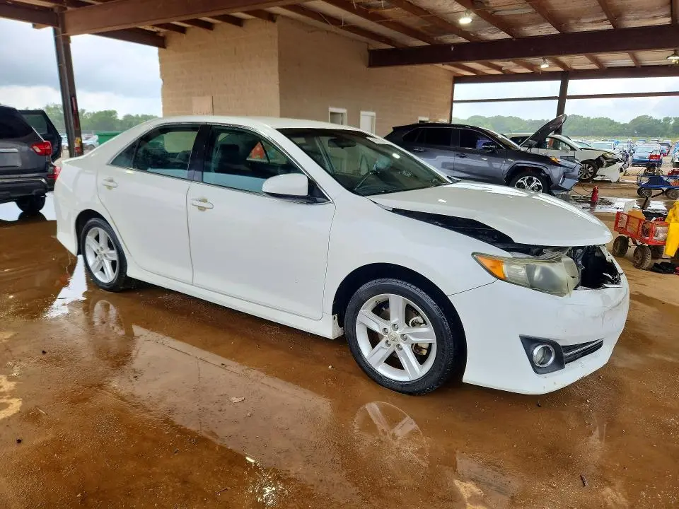 2014 TOYOTA CAMRY SE  
