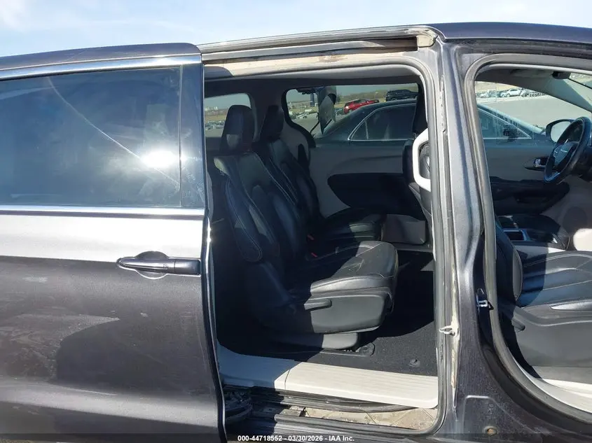 2022 CHRYSLER PACIFICA HYBRID TOURING L