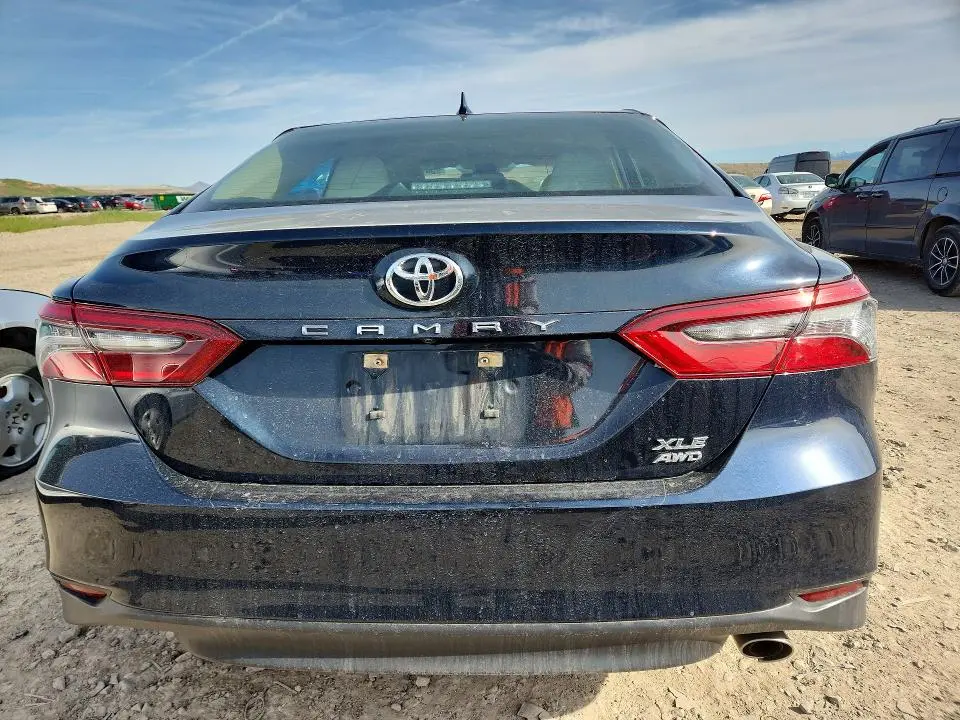 2021 TOYOTA CAMRY XLE  