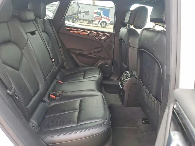 2018 PORSCHE MACAN   