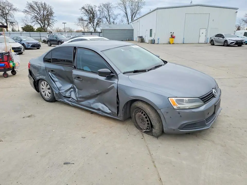 2013 VOLKSWAGEN JETTA BASE  