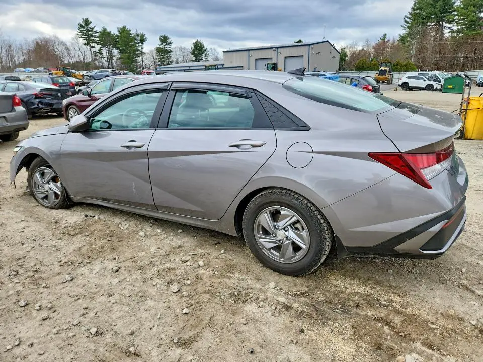 2024 HYUNDAI ELANTRA SE  