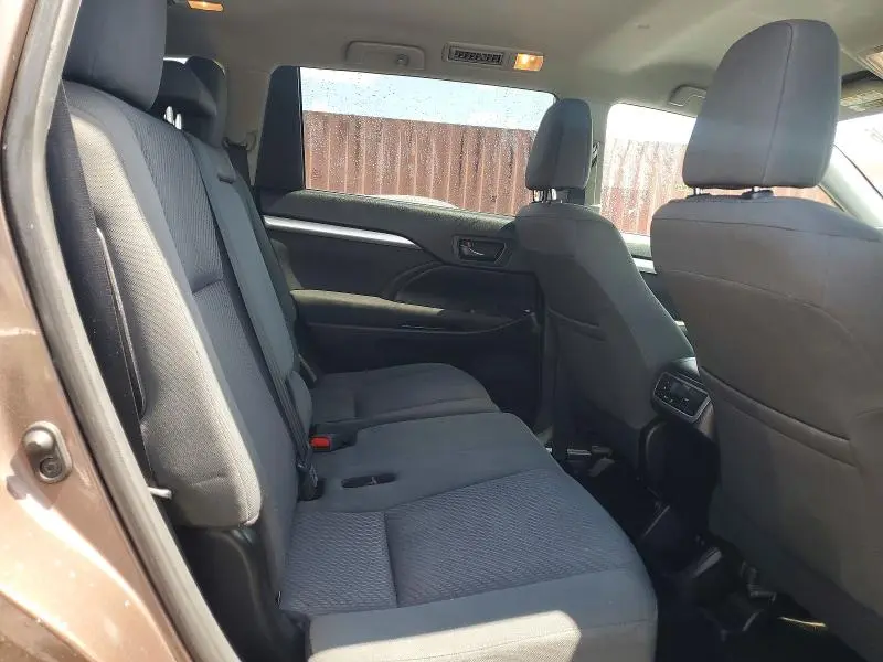 2019 TOYOTA HIGHLANDER LE  