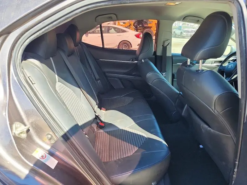 2019 TOYOTA CAMRY SE  