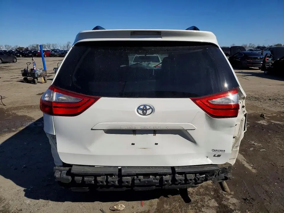 2017 TOYOTA SIENNA LE  