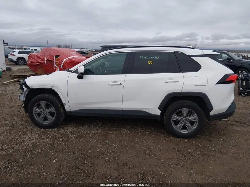 2022 TOYOTA RAV4 XLE