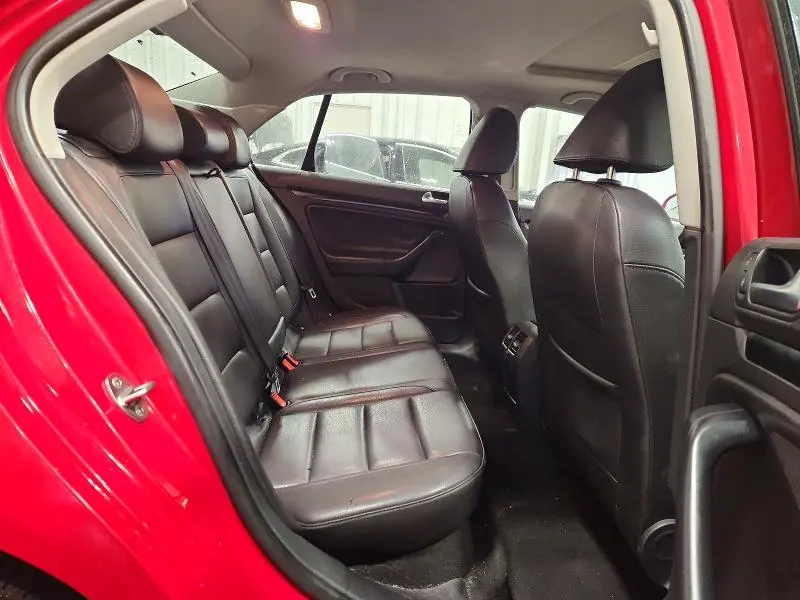 2010 VOLKSWAGEN JETTA SE  