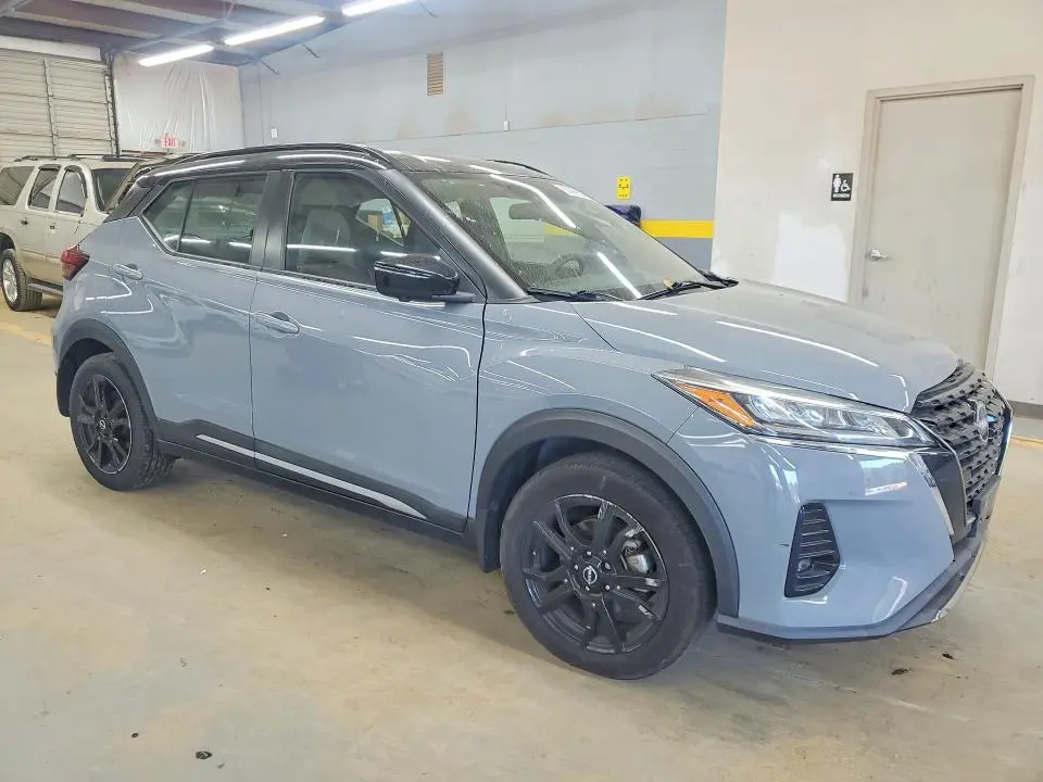 2022 NISSAN KICKS SR  