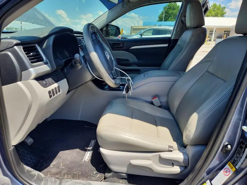 2019 TOYOTA HIGHLANDER LE  