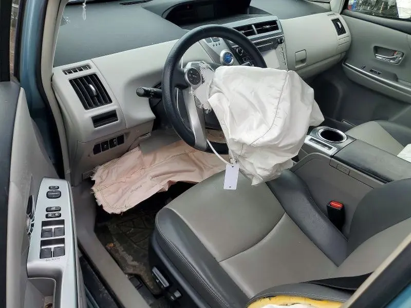 2017 TOYOTA PRIUS V FOUR  