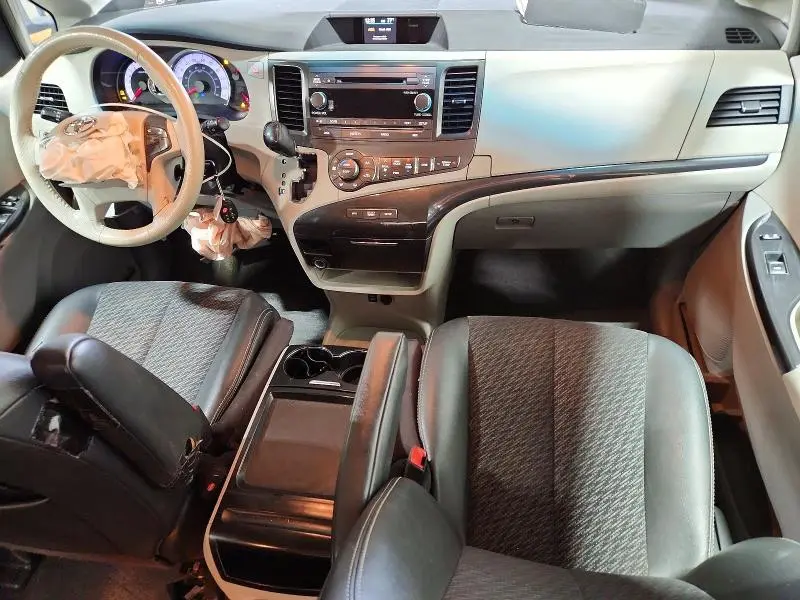 2011 TOYOTA SIENNA SPORT  