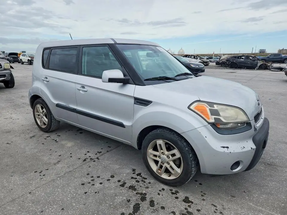 2011 KIA SOUL +  