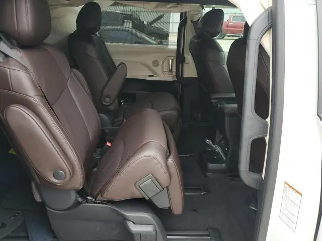 2024 TOYOTA SIENNA LIMITED  