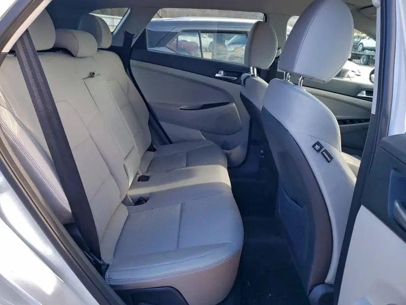 2019 HYUNDAI TUCSON SE  