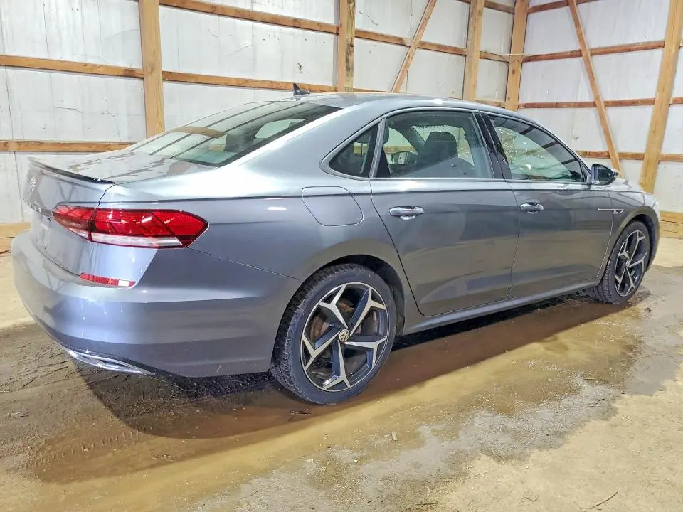 2021 VOLKSWAGEN PASSAT   