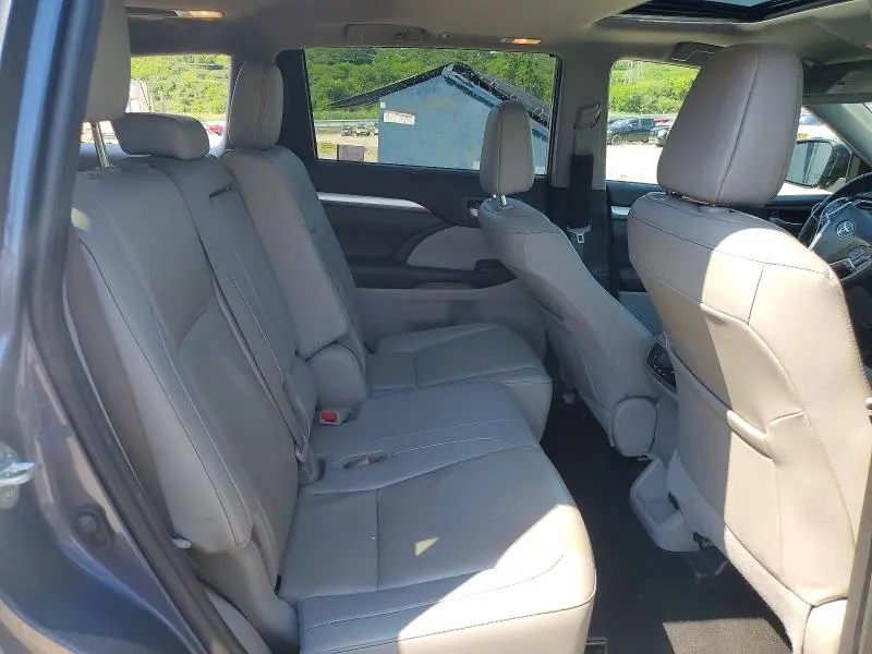2019 TOYOTA HIGHLANDER XLE  
