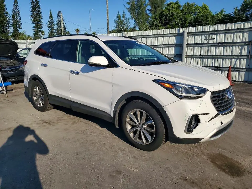 2017 HYUNDAI SANTA FE SE  