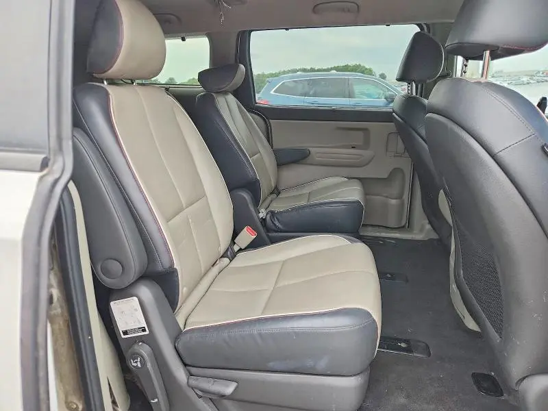 2018 KIA SEDONA LX  