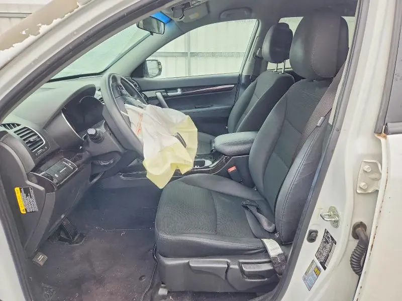 2015 KIA SORENTO LX  